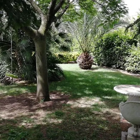 Casadolcecasalatina Bed and Breakfast 4*